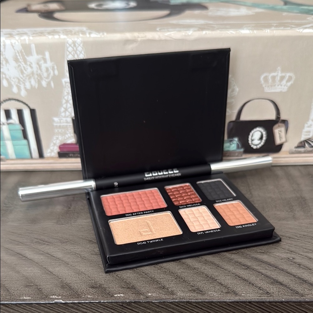 Doucce On The Go Palette Plus Smudge Resistant Eyeliner - New